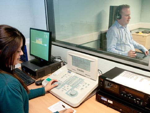 Audiometer : Alat Skirining Pendengaran Manusia