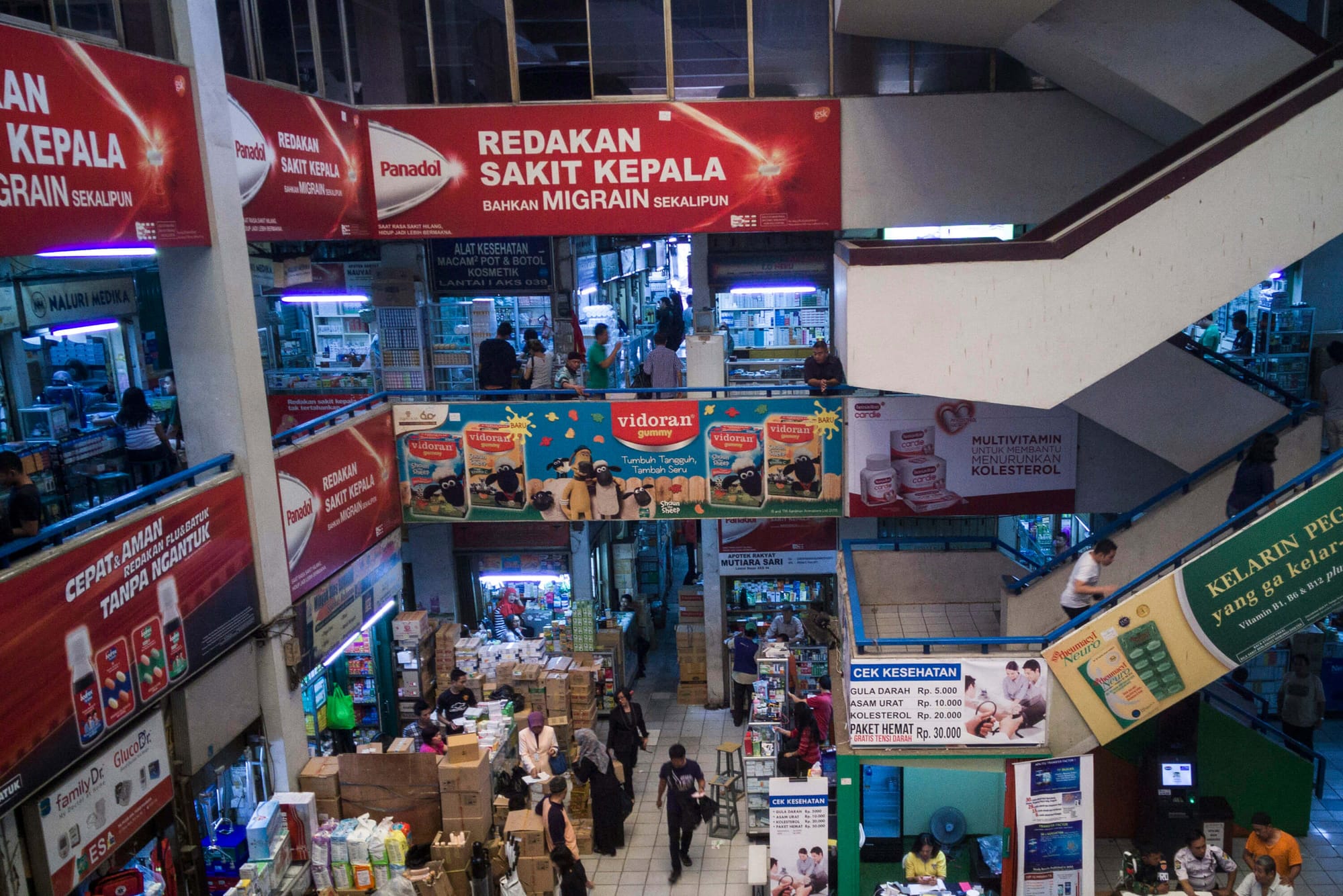 antarafoto-kasus-vaksin-palsu-270616-sgd-1