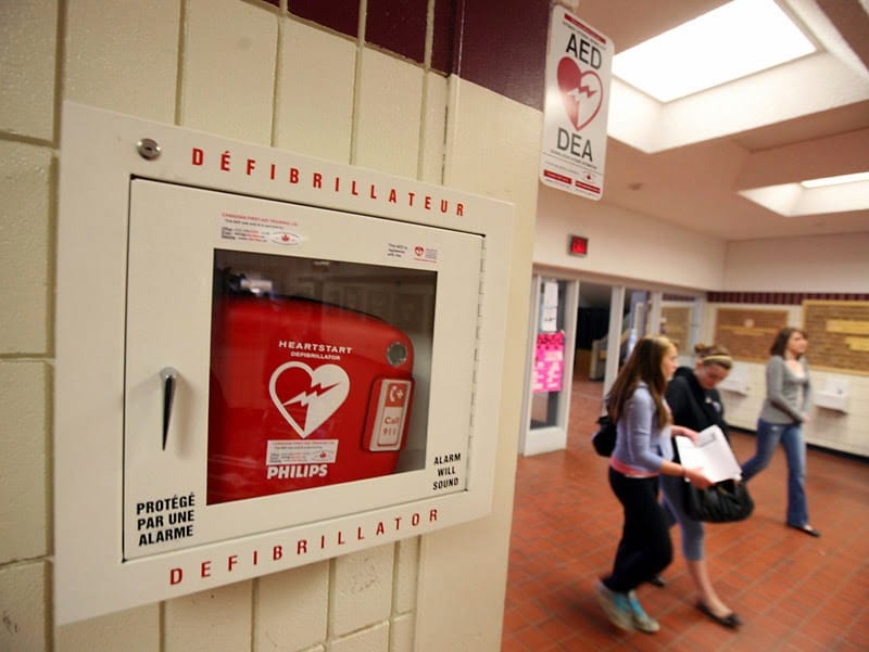 Pentingnya Menyediakan Fasilitas Alat Setrum Jantung (Defibrillator) di Tempat Kerja