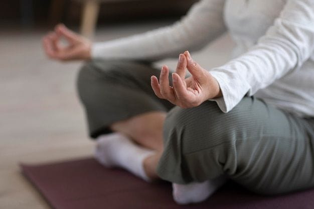 Free Photo _ Close-up person meditating at home