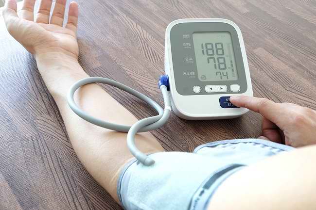 begini-cara-menggunakan-tensimeter-digital